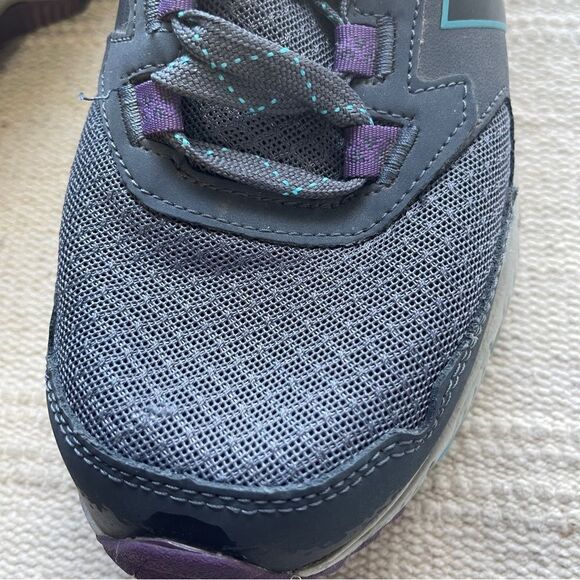 New Balance Gray Lace Up Trail Running Shoes Size 8.5 - Picture 8 of 9